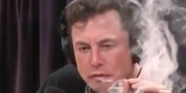 Musk kifft, Tesla verliert 2,6 Mrd. Euro