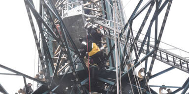 Praterturm: Spektakuläre Rettung aus 20 Meter Höhe