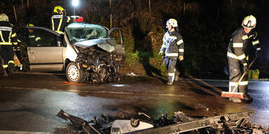 Zwei Autos crashen frontal: 29-Jähriger tot