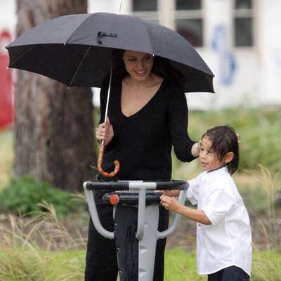 Angelina Jolie mit Pax & Maddox am Spielplatz