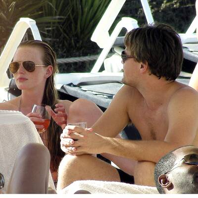 Leo DiCaprio turtelt mit Anne am Strand