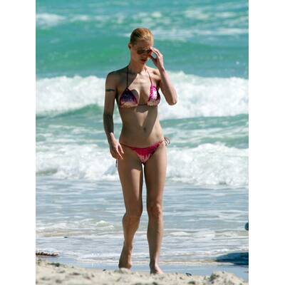 Michelle Hunziker am Strand in Miami