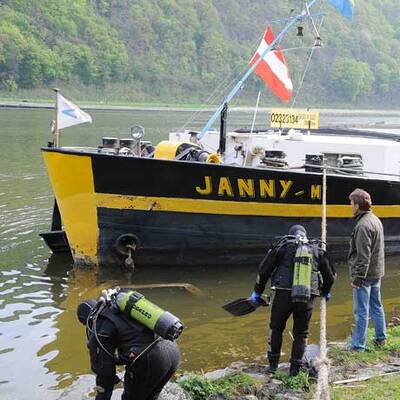 Auto mit Leiche in Donau gefunden