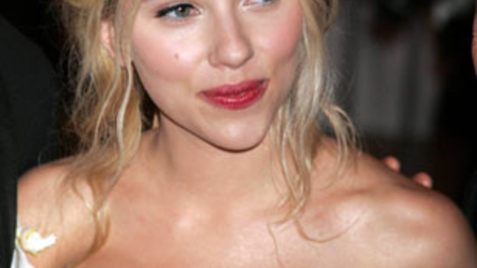 Scarlett Johansson hat schönste Brüste stars24
