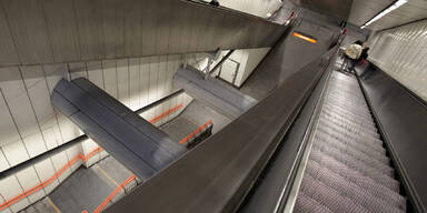 Vierjährige verlor auf Rolltreppe Fingerglied