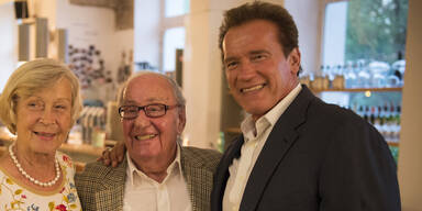 Arnold Schwarzenegger mit Ziehvater Alfred Gerstl