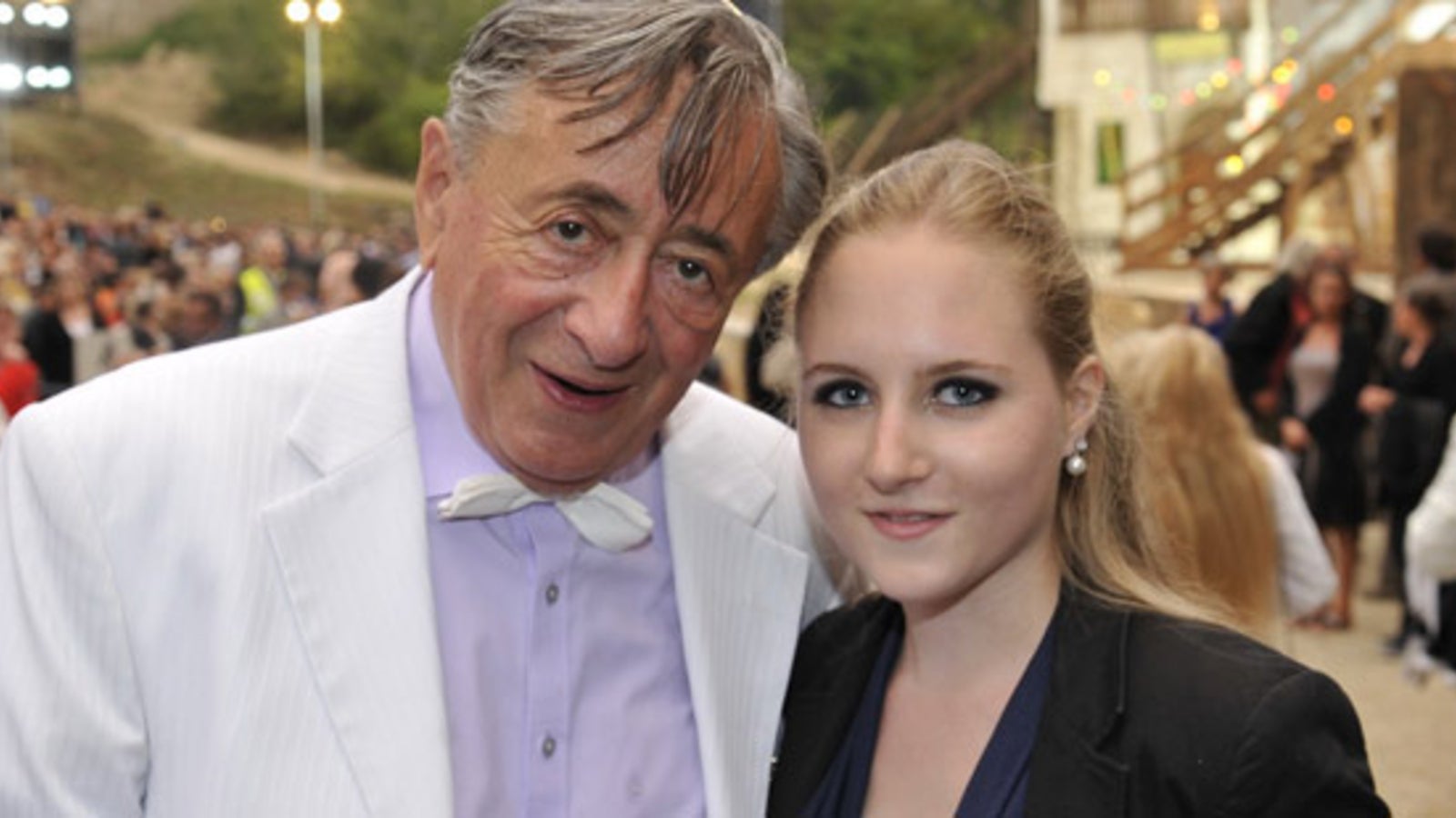 Trauer Um Richard Lugner 91 Jetzt Meldet Sich Tochter Jacky Zu Wort trauer-um-richard-lugner-91-jetzt-meldet-sich-tochter-jacky-zu-wort