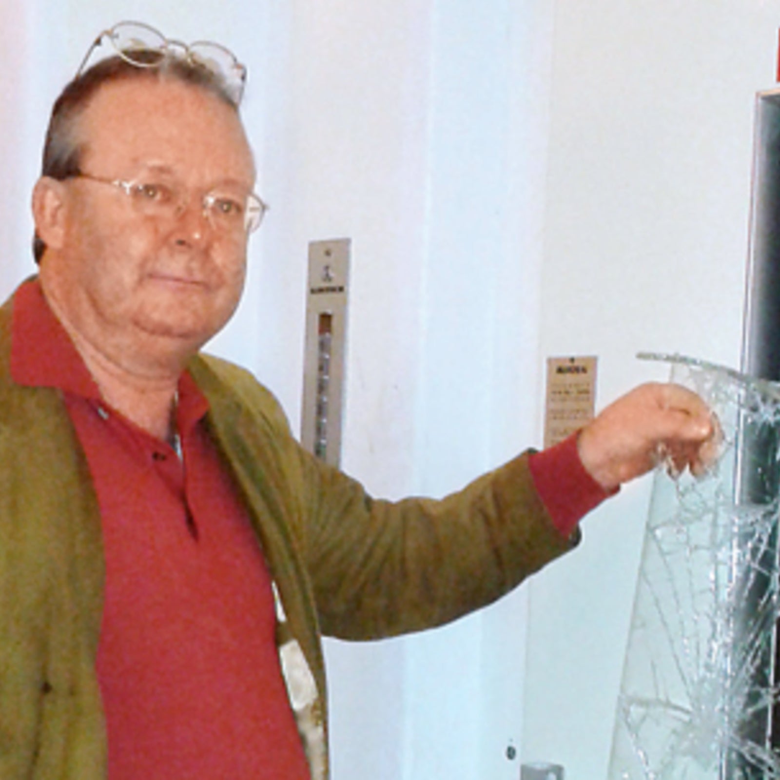 Hotelier vier Tage im Lift gefangen - oe24.at