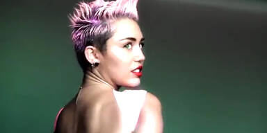 Miley Cyrus shooting für "V Magazine"