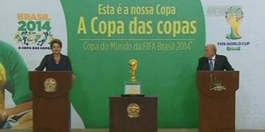 Pokal übergeben - WM-Kritik hält an