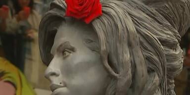 Statue erinnert an Amy Winehouse