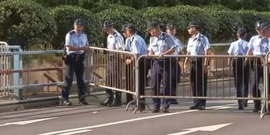 Polizei räumt Barrikaden von Demonstranten