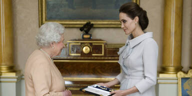 Angelina Jolie mit Queen Elizabeth
