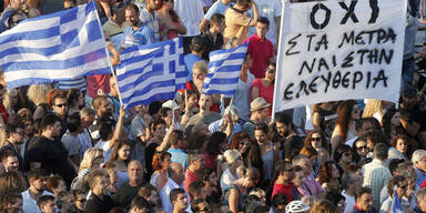 Tausende Griechen demonstrieren