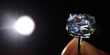 Blauer Diamant für 40 Millionen Euro ersteigert