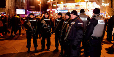 Polizisten am Stephansplatz
