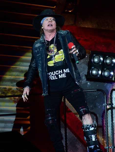 AC/DC bringen ihre Welttournee mit Axl Rose als Sänger zu Ende