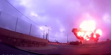 20161024_66_83052_Plane_crash_captured_on_dashcam_camera_in_Malta_-_YouTube.jpg