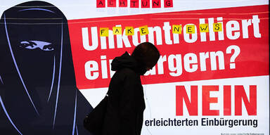 Schweizer Volkspartei warnt mit Burka-Plakat vor Ausländern