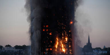 Flammen-Inferno in London: Hochhaus droht einzustürzen