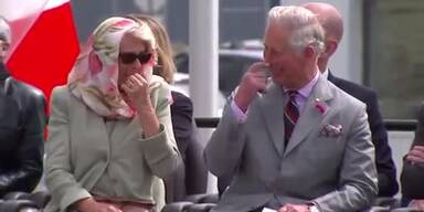 20170705_66_132126_Charles_and_Camilla_break_into_laughter_while_watching_throat_singers.jpg