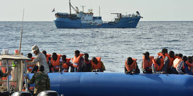 Spanische Küstenwache schnappt fast 600 Flüchtlinge auf