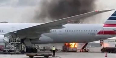 Feuer auf Rollfeld des internationalen Flughafens