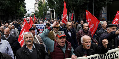 Tausende griechische Pensionisten stellen sich auf die Beine