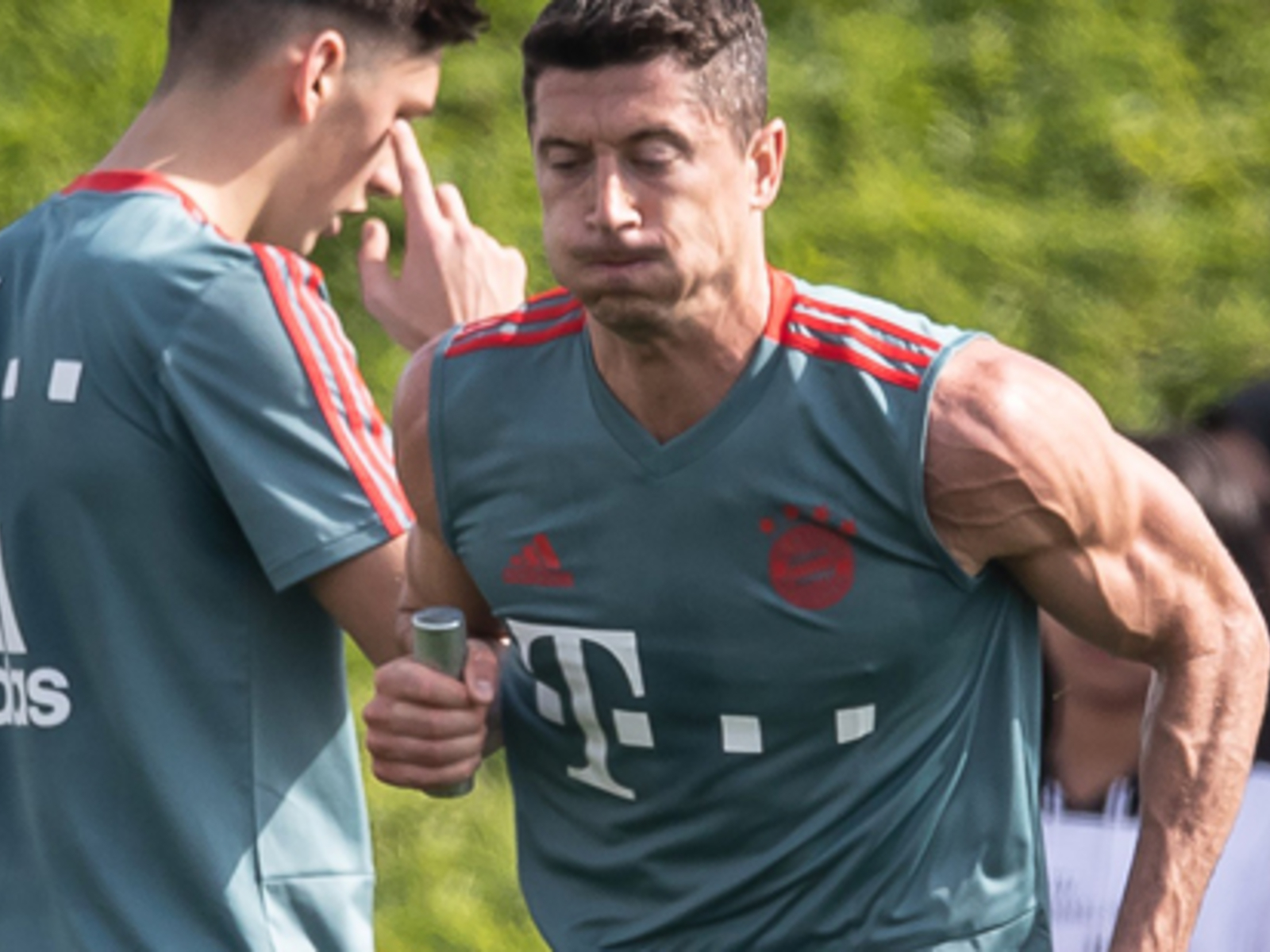 Lewandowski protzt jetzt mit Mega-Muskeln - sport24.at