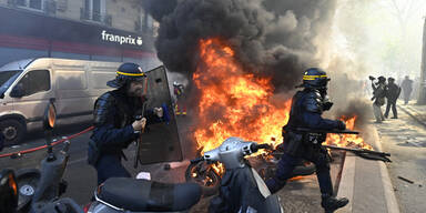 "Gelbwesten"-Krawall: Paris brennt wieder!