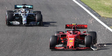 Teil von Leclercs Ferrari verfehlt Hamilton nur knapp!
