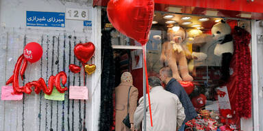 Iraner kaufen trotz Verbot Valentinstag-Geschenke