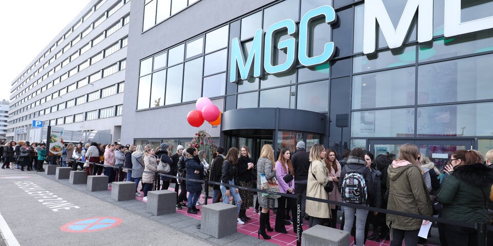 Mega-Ansturm: Tausende stürmten den MADONNA Beauty Day