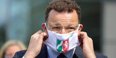 deutscher Gesundheitsminister Spahn mit Maske
