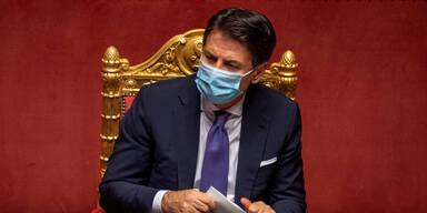 Premier Conte mit düsterer Weihnachts-Prognose: ''Keine Küsse, keine Umarmungen'' | Corona-Schock in Italien