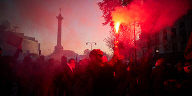 Zentralbank in Flammen: Krawalle bei Mega-Demo in Paris