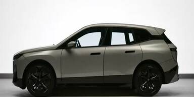 20220110_66_607664_Introducing_the_BMW_iX_Flow_Featuring_E_Ink_Color_Changing_Exterior.jpg