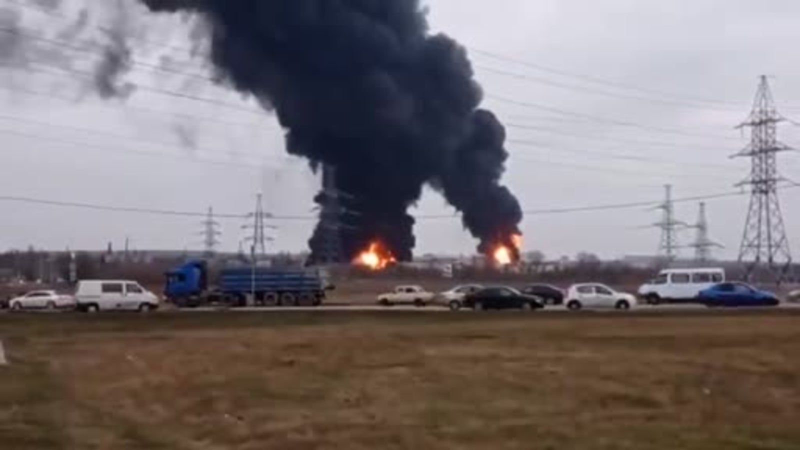 New videos of the Belgorod oil storage facility explosion.mp4 oe24.tv