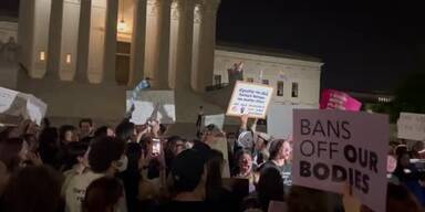 20220503_66_636540_Things_are_growing_increasingly_tense_outside_of_the_Supreme_Court_tonight_.jpg