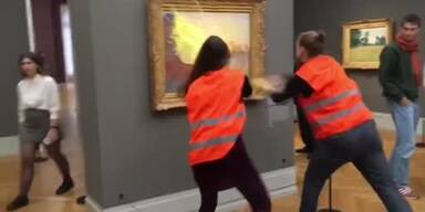 20221024_66_673598_Activists_who_just_threw_food_on_a_Monet_painting_say_we_wont_be_able_to_feed_ourselves_in_2050_bc_.jpg
