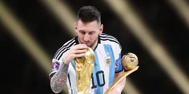 Lionel Messi mit WM-Pokal
