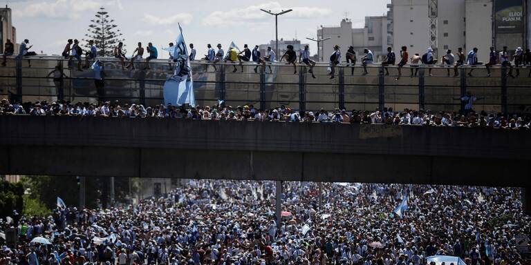 5 Mio. Fans eskalieren: Argentiniens Weltmeister-Parade abgebrochen