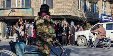 Taliban untersagen weiblichen NGO-Mitarbeiterinnen Gang zur Arbeit