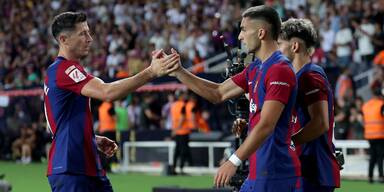 Ferran Torres celebrates with Barcelona's Polish forward Robert Lewandowski