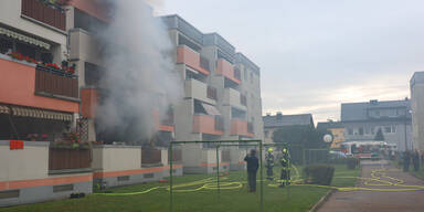 Brand in Wohnhaus sorgt für Großeinsatz in Traun