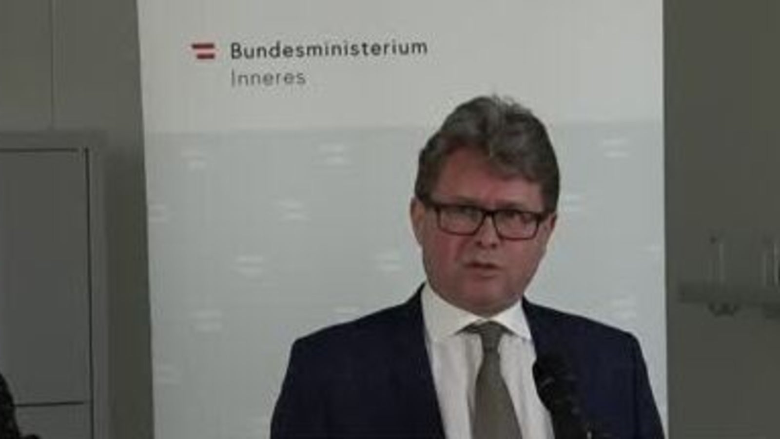 Polaschek Extremismusprävention an Schulen oe24.tv