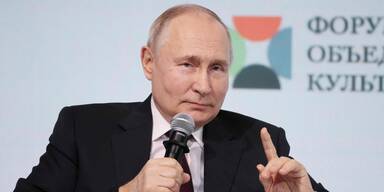 Wladimir Putin beim Internationalen Kulturforum in St. Petersburg am 17.11.2023