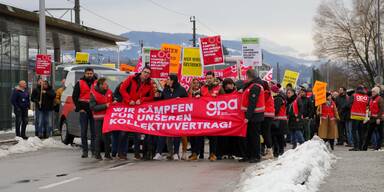 Handel: Eine Protestaktion am Samstag, 9. Dezember 2023, beim Europark in Salzburg