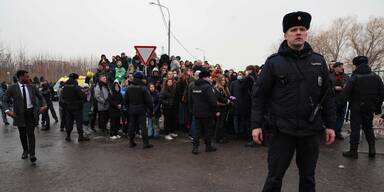 Verhaftungen bei Nawalny-Begräbnis