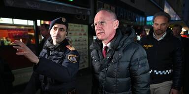 Innenminister Karner bei Polizeiaktion im Hotspot Favoriten